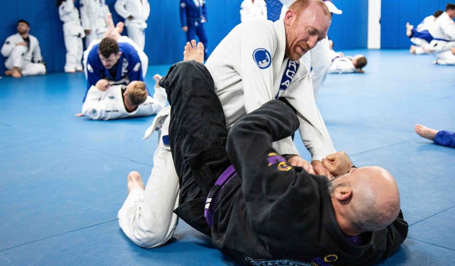 Two Renzo Gracie Naples members training jiu jitsu in the gi